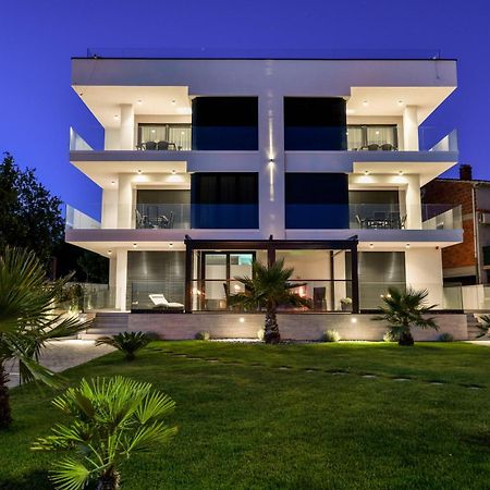 Crowonder Apartments & Rooms Oaza With Heated Swimming Pool And Sauna 투라니 외부 사진