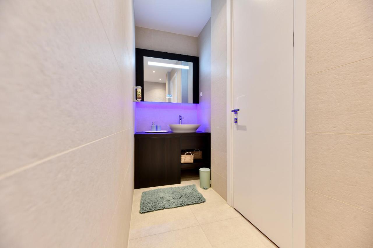 Crowonder Apartments & Rooms Oaza With Heated Swimming Pool And Sauna 투라니 외부 사진
