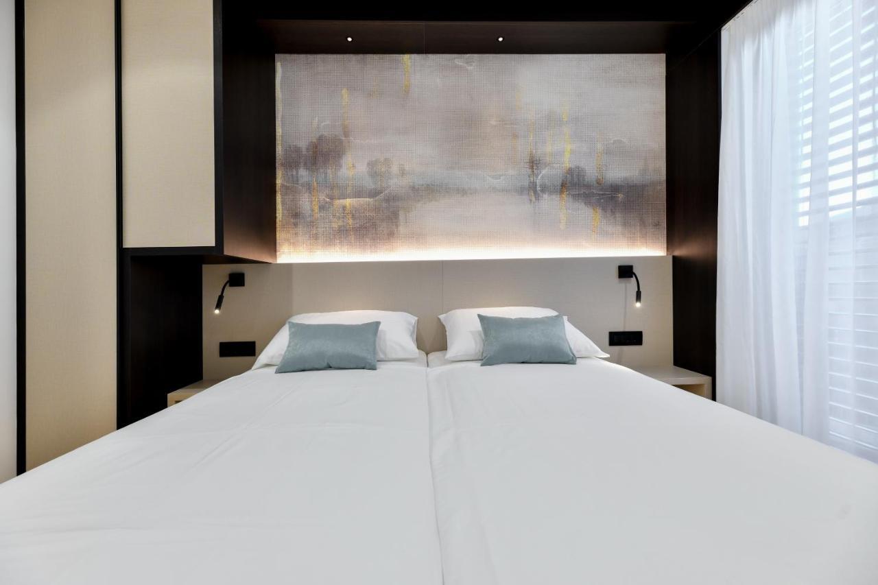 Crowonder Apartments & Rooms Oaza With Heated Swimming Pool And Sauna 투라니 외부 사진
