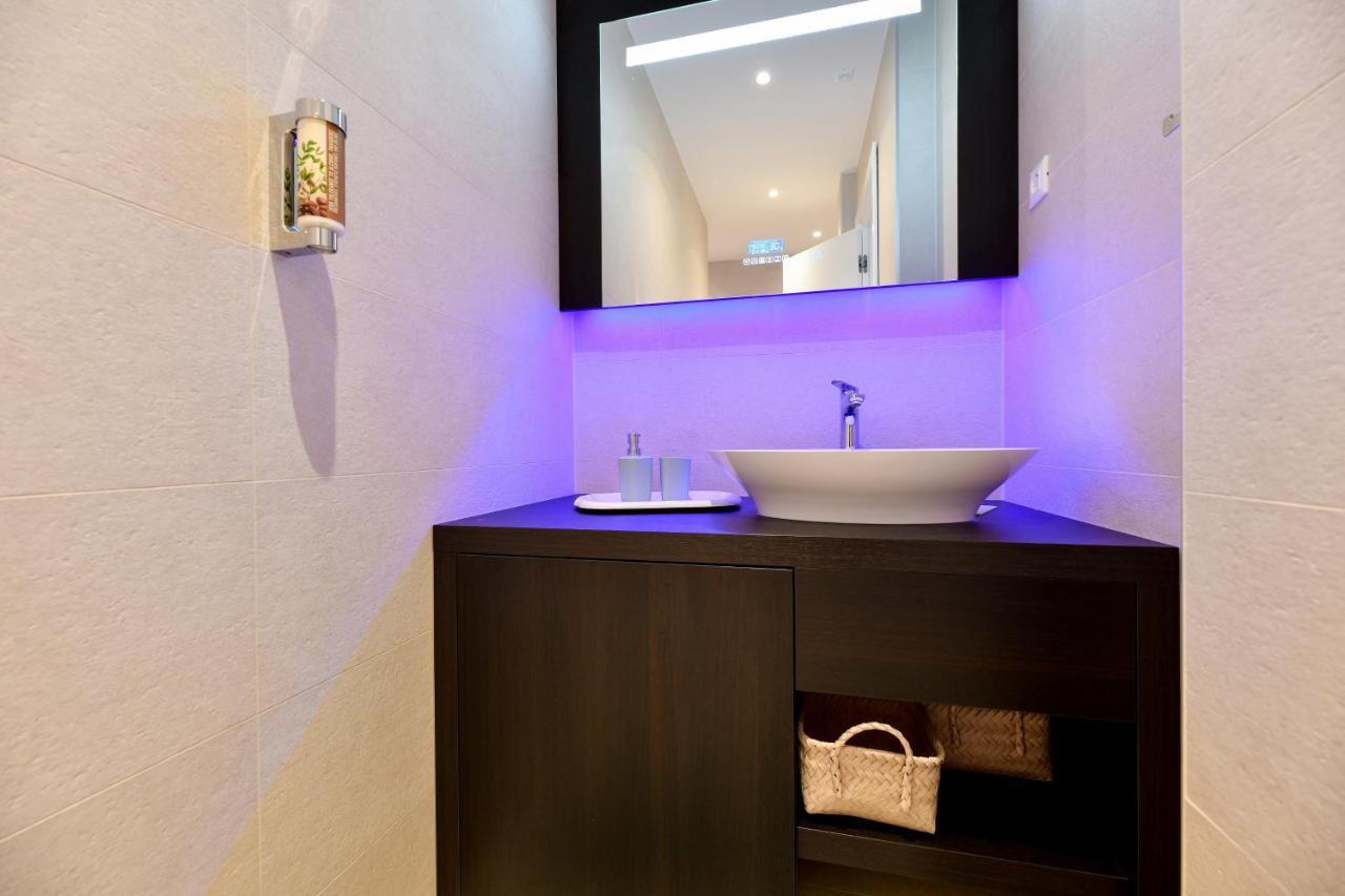 Crowonder Apartments & Rooms Oaza With Heated Swimming Pool And Sauna 투라니 외부 사진