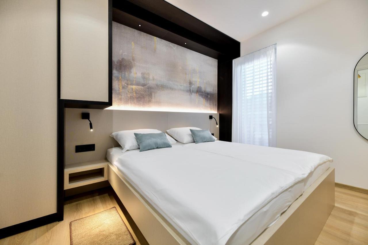 Crowonder Apartments & Rooms Oaza With Heated Swimming Pool And Sauna 투라니 외부 사진