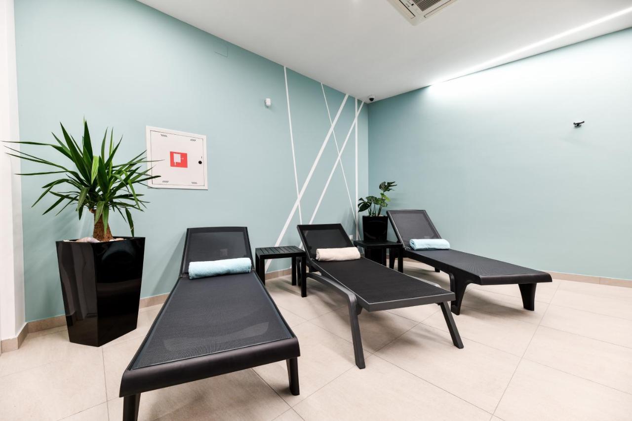 Crowonder Apartments & Rooms Oaza With Heated Swimming Pool And Sauna 투라니 외부 사진