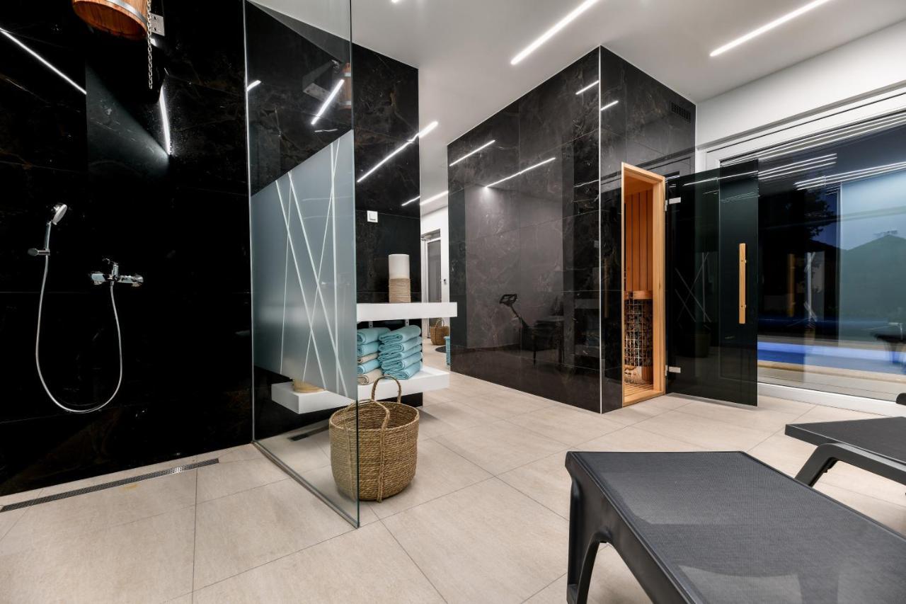 Crowonder Apartments & Rooms Oaza With Heated Swimming Pool And Sauna 투라니 외부 사진