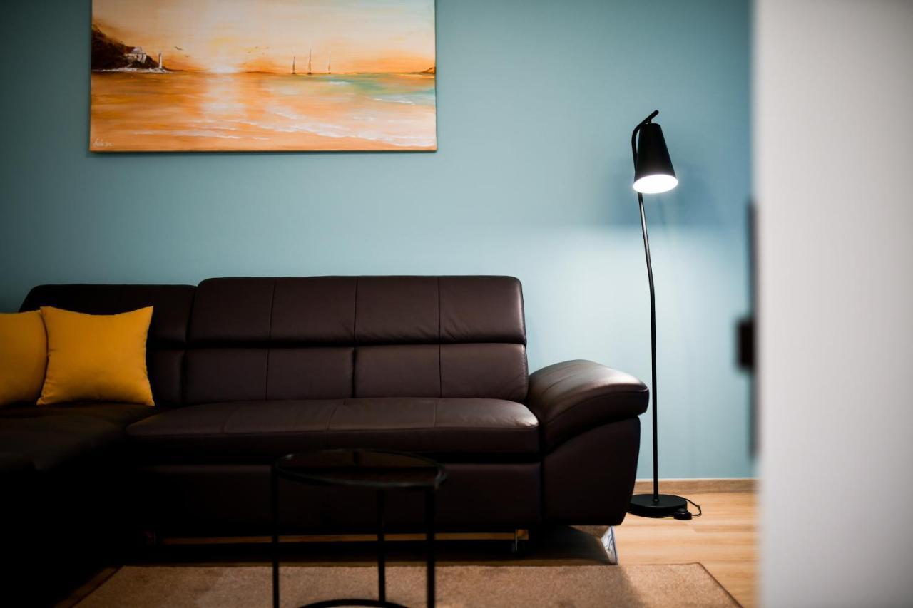 Crowonder Apartments & Rooms Oaza With Heated Swimming Pool And Sauna 투라니 외부 사진