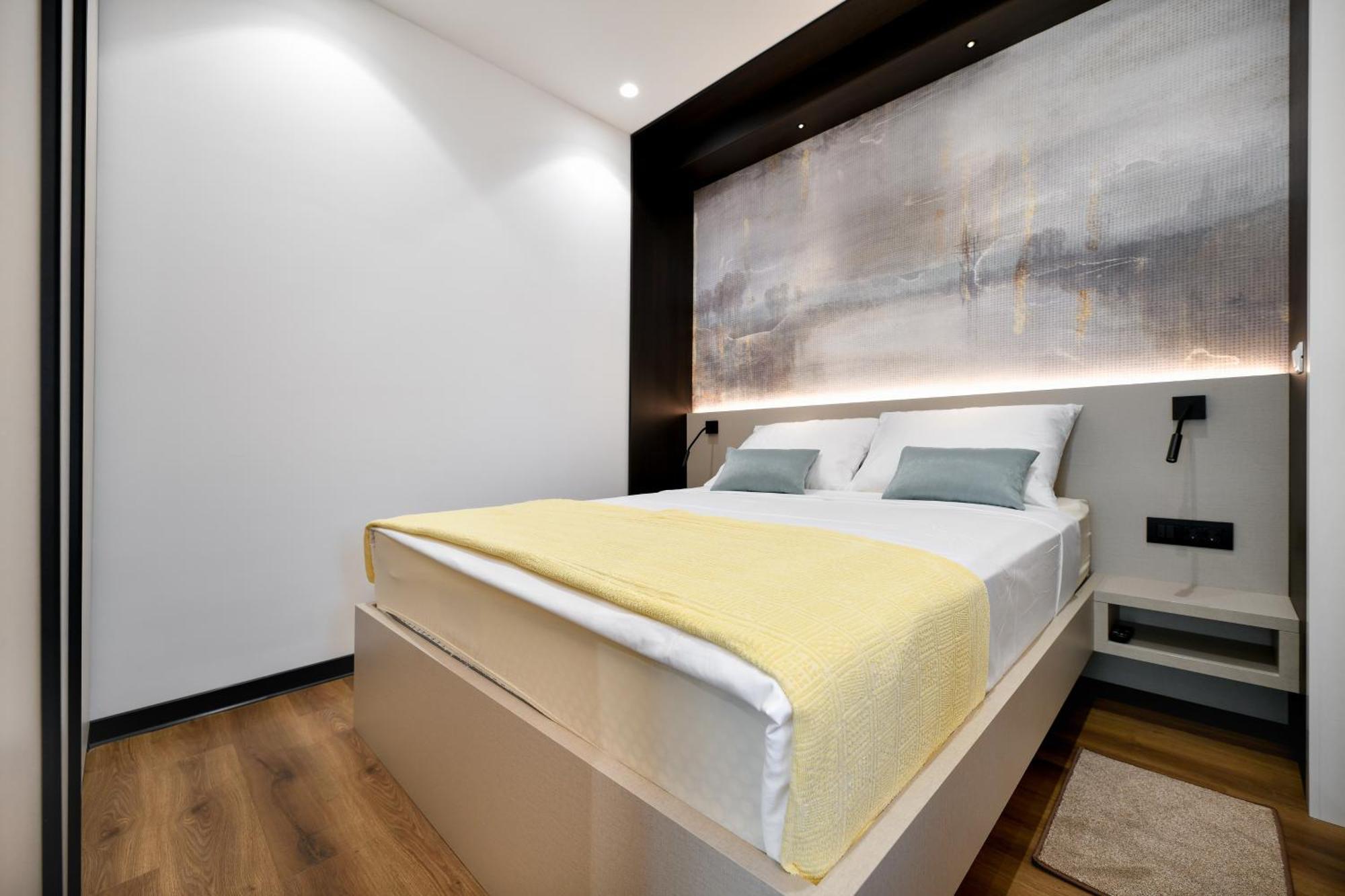 Crowonder Apartments & Rooms Oaza With Heated Swimming Pool And Sauna 투라니 외부 사진