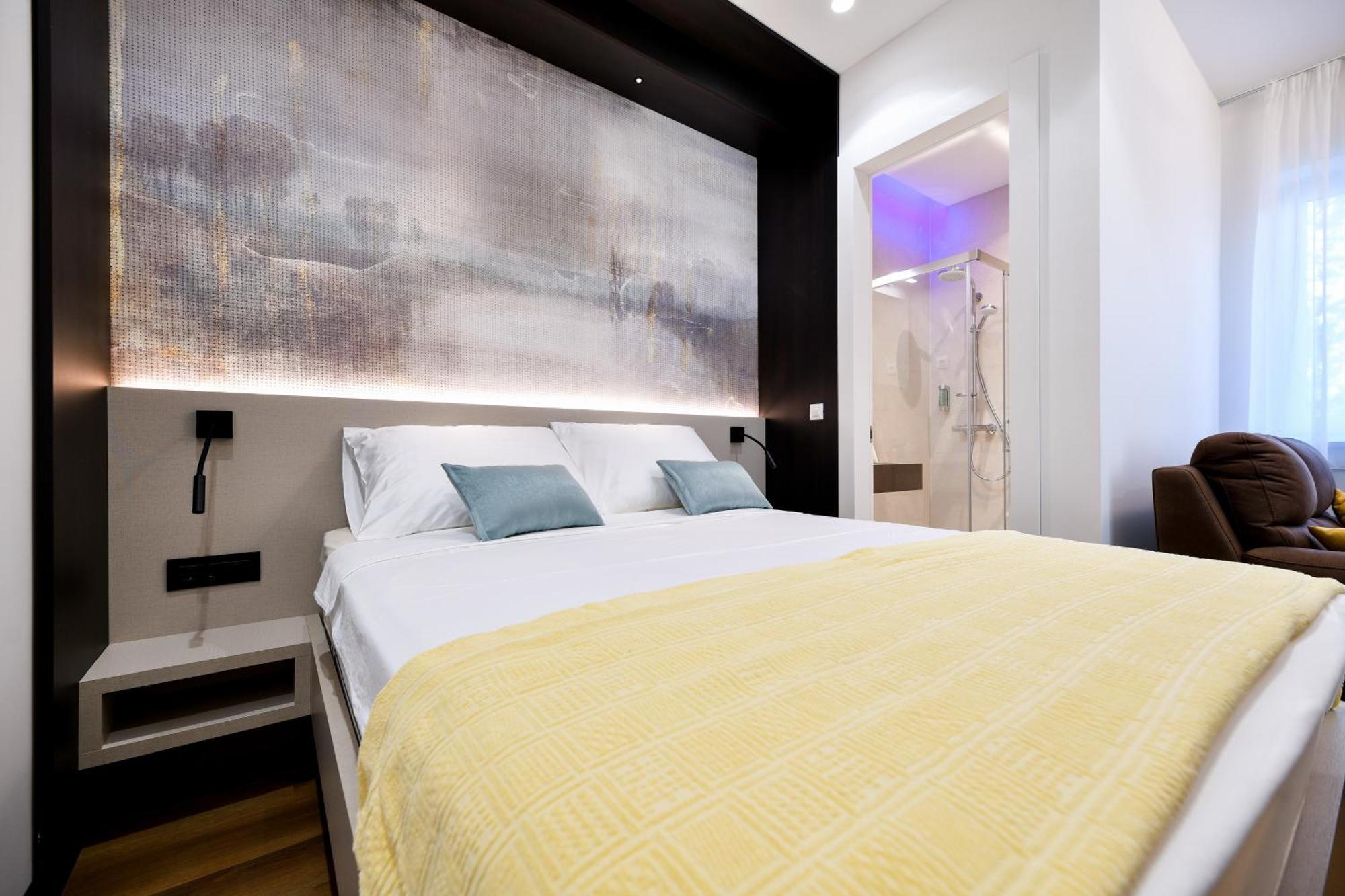 Crowonder Apartments & Rooms Oaza With Heated Swimming Pool And Sauna 투라니 외부 사진