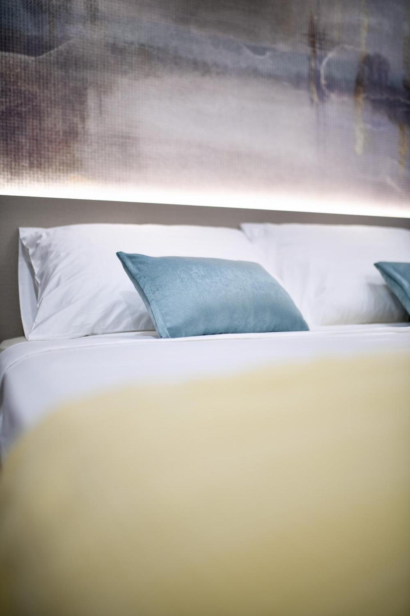 Crowonder Apartments & Rooms Oaza With Heated Swimming Pool And Sauna 투라니 외부 사진