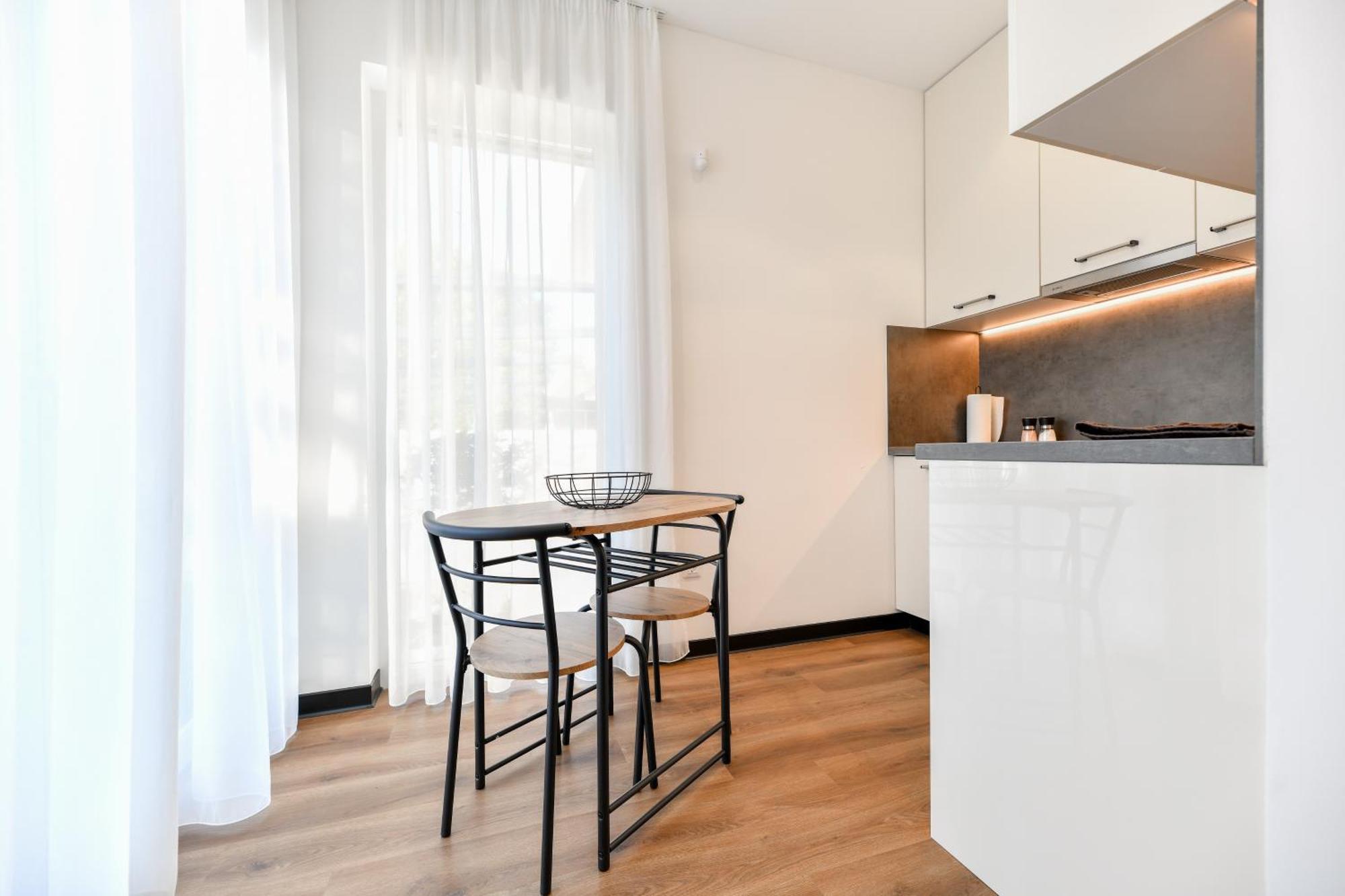 Crowonder Apartments & Rooms Oaza With Heated Swimming Pool And Sauna 투라니 외부 사진