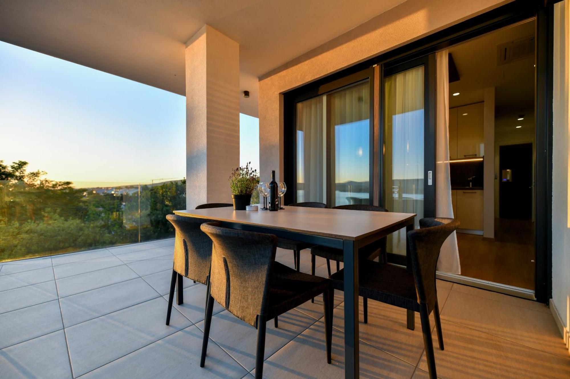 Crowonder Apartments & Rooms Oaza With Heated Swimming Pool And Sauna 투라니 외부 사진