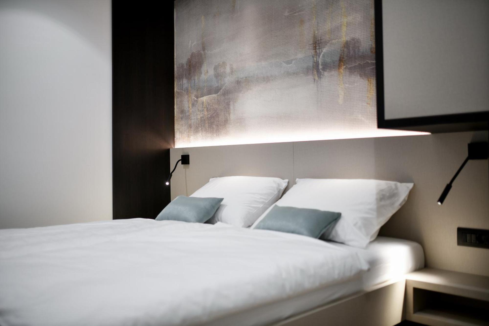 Crowonder Apartments & Rooms Oaza With Heated Swimming Pool And Sauna 투라니 외부 사진