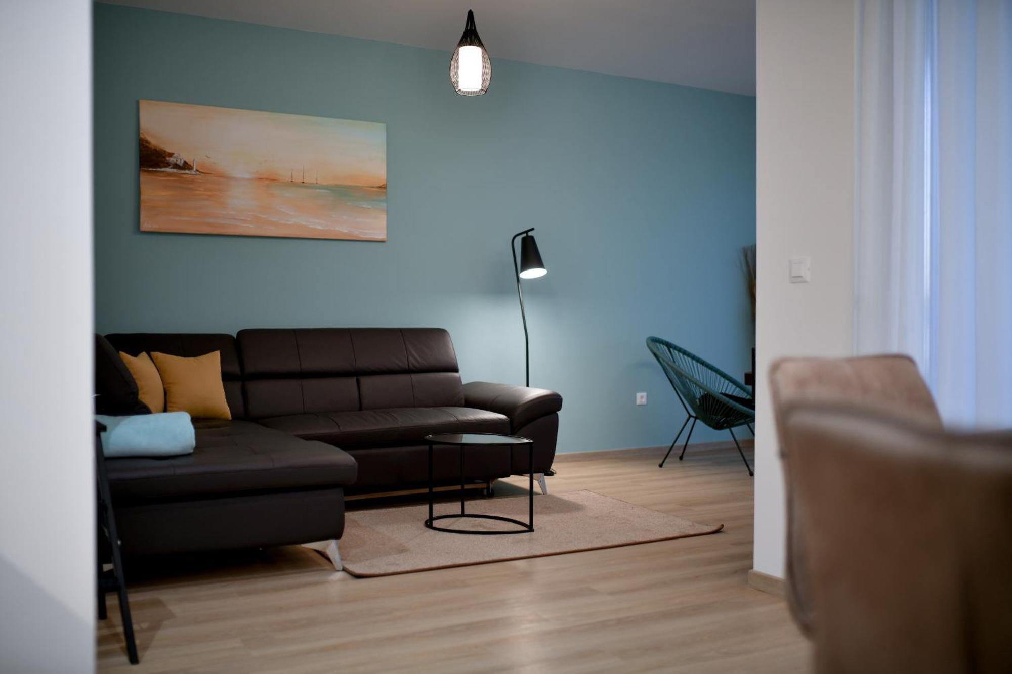 Crowonder Apartments & Rooms Oaza With Heated Swimming Pool And Sauna 투라니 외부 사진