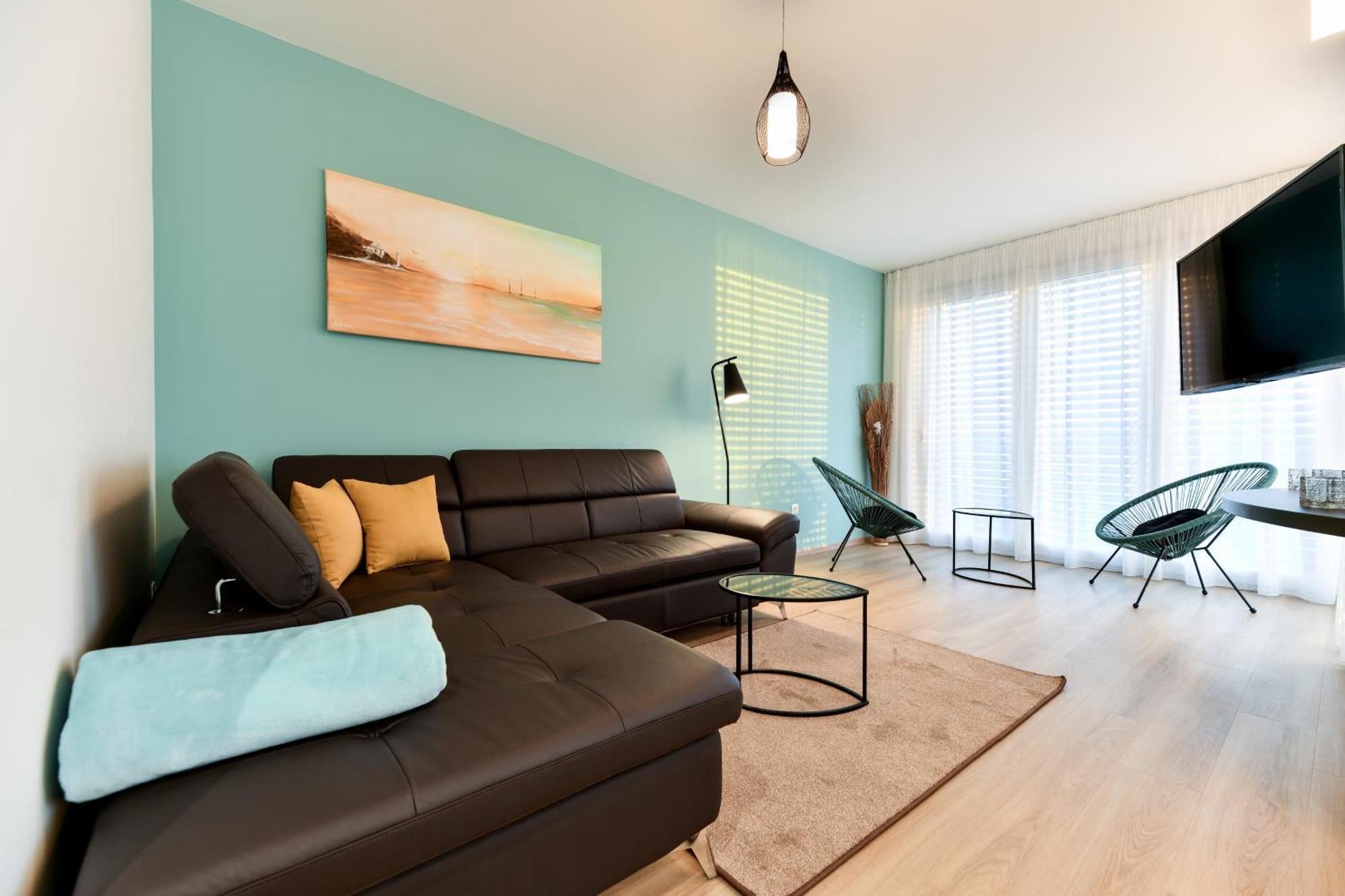 Crowonder Apartments & Rooms Oaza With Heated Swimming Pool And Sauna 투라니 외부 사진