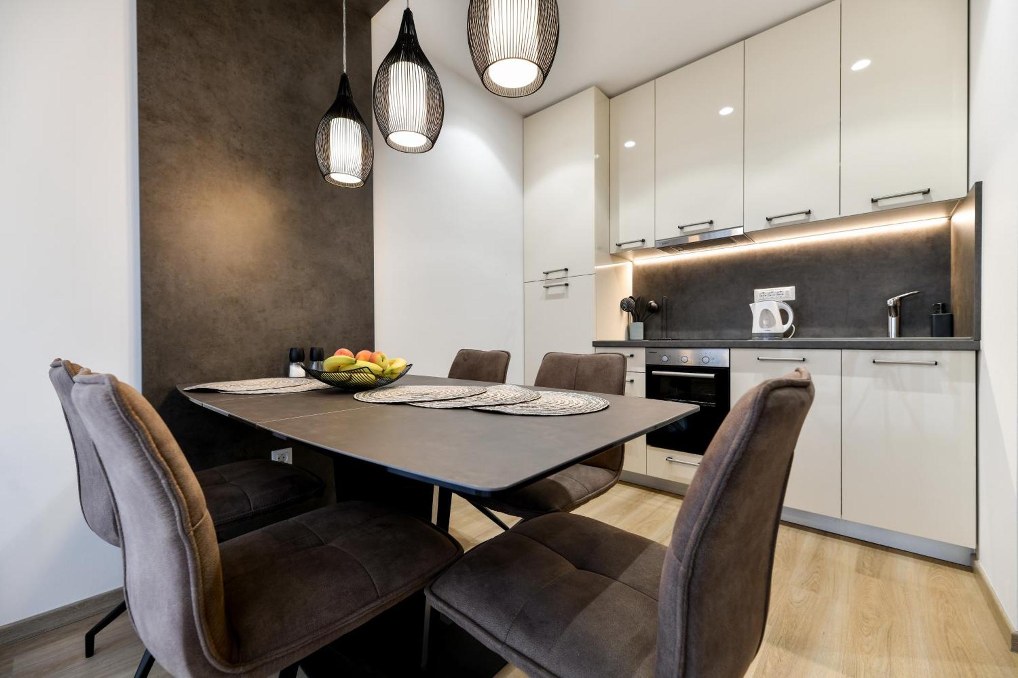 Crowonder Apartments & Rooms Oaza With Heated Swimming Pool And Sauna 투라니 외부 사진