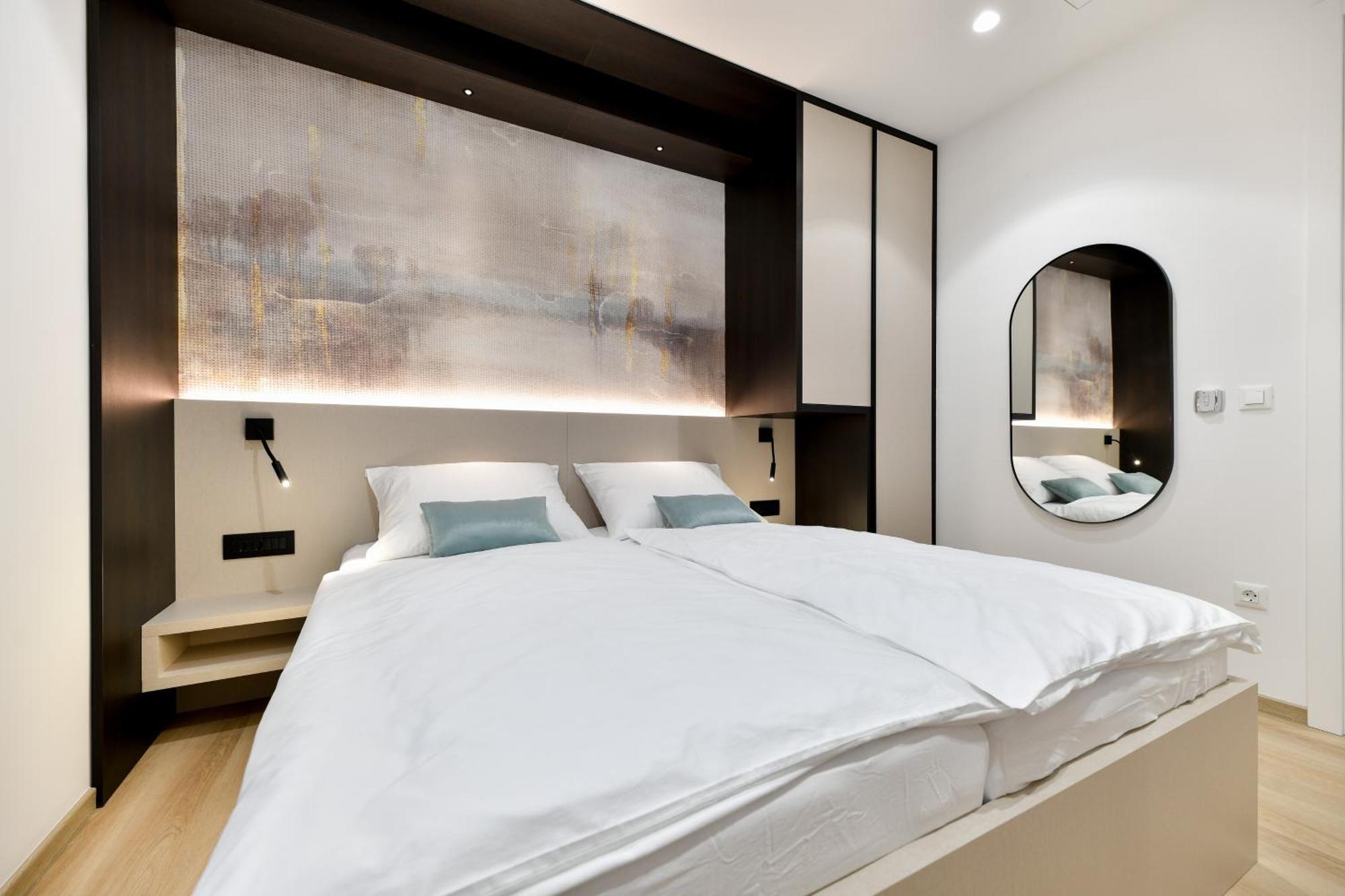 Crowonder Apartments & Rooms Oaza With Heated Swimming Pool And Sauna 투라니 외부 사진