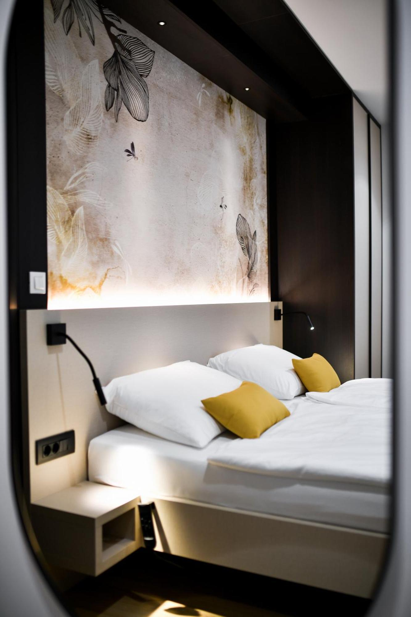 Crowonder Apartments & Rooms Oaza With Heated Swimming Pool And Sauna 투라니 외부 사진